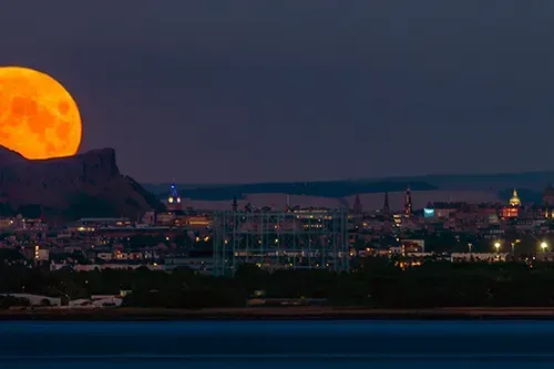Panorama - Edinburgh Full moon