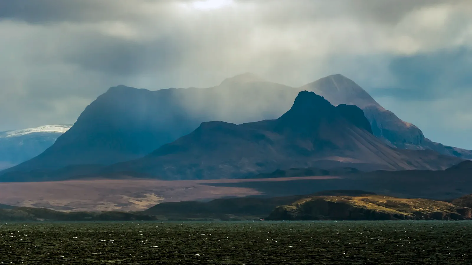 A mystic moment between showers